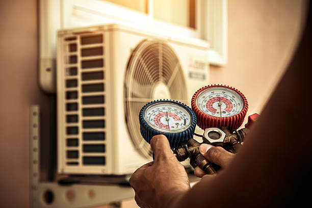Professional Hvac technician working in Hubbard, OR